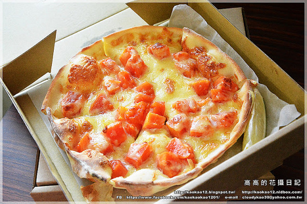 熟成台灣漬物披薩外帶專門店:【高雄】苓雅區。熟成-台灣漬物披薩外帶專門店 鹹蛋筊白筍披薩&木瓜牛奶披薩