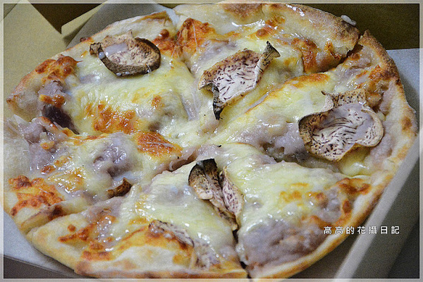 熟成台灣漬物披薩外帶專門店:【高雄】苓雅區。熟成-台灣漬物披薩外帶專門店 烤秋葵照燒雞披薩&芋泥派披薩