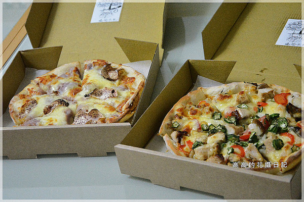 熟成台灣漬物披薩外帶專門店:【高雄】苓雅區。熟成-台灣漬物披薩外帶專門店 烤秋葵照燒雞披薩&芋泥派披薩