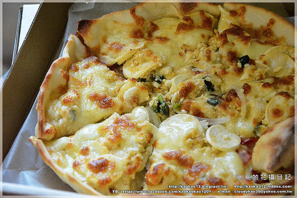 熟成台灣漬物披薩外帶專門店:【高雄】苓雅區。熟成-台灣漬物披薩外帶專門店 鹹蛋筊白筍披薩&木瓜牛奶披薩