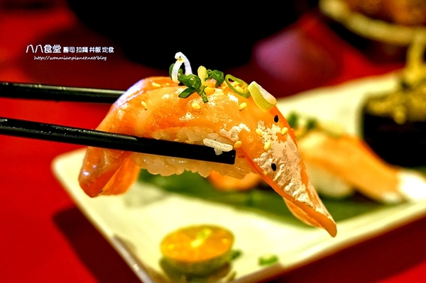 八八食堂：【板橋日本料理推薦】菜色豐富, 高貴不貴!! ✿✿ 八八食堂 壽司, 拉麵, 丼飯, 定食 ✿✿（完整菜單）