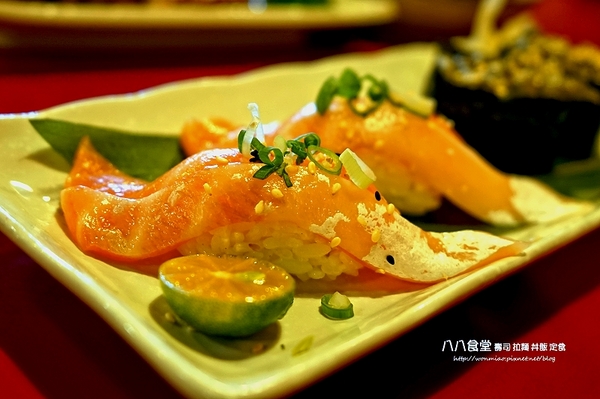 八八食堂：【板橋日本料理推薦】菜色豐富, 高貴不貴!! ✿✿ 八八食堂 壽司, 拉麵, 丼飯, 定食 ✿✿（完整菜單）