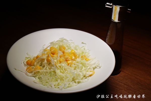 Izumi Curry 京站旗艦店(Izumi Curry 京站旗艦店):現在的咖哩飯都這麼豪華『Izumi Curry 京站旗艦店』牛排咖哩飯/台北車站美食