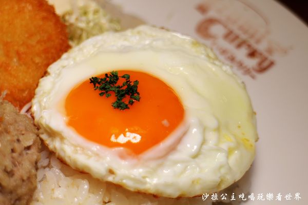 Izumi Curry 京站旗艦店(Izumi Curry 京站旗艦店):現在的咖哩飯都這麼豪華『Izumi Curry 京站旗艦店』牛排咖哩飯/台北車站美食