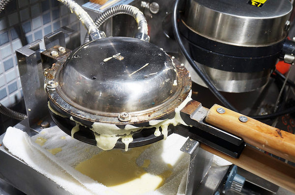 Visiro Café & Smile Beauty 複合式口腔美容咖啡概念店：[忠孝敦化] 咖啡廳 Visiro Café & Smile Beauty - 香港雞蛋仔鬆餅.手作甜點.咖啡.焗烤.帕尼尼