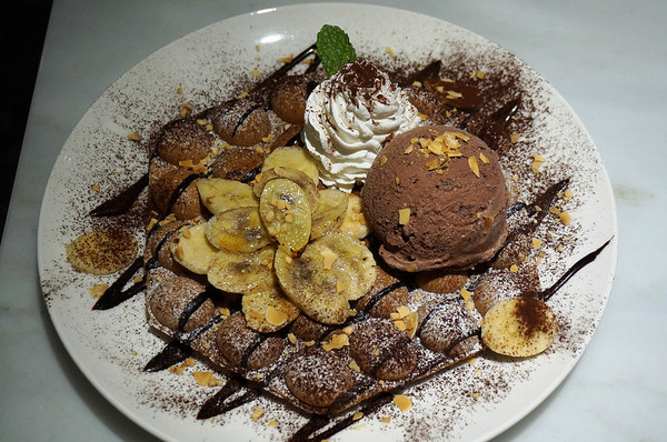 Visiro Café & Smile Beauty 複合式口腔美容咖啡概念店：[忠孝敦化] 咖啡廳 Visiro Café & Smile Beauty - 香港雞蛋仔鬆餅.手作甜點.咖啡.焗烤.帕尼尼