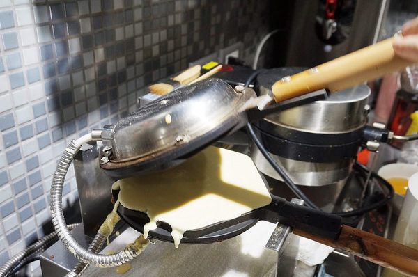 Visiro Café & Smile Beauty 複合式口腔美容咖啡概念店：[忠孝敦化] 咖啡廳 Visiro Café & Smile Beauty - 香港雞蛋仔鬆餅.手作甜點.咖啡.焗烤.帕尼尼