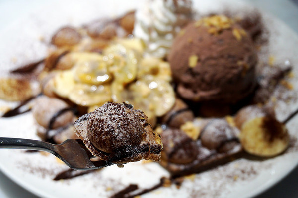 Visiro Café & Smile Beauty 複合式口腔美容咖啡概念店：[忠孝敦化] 咖啡廳 Visiro Café & Smile Beauty - 香港雞蛋仔鬆餅.手作甜點.咖啡.焗烤.帕尼尼