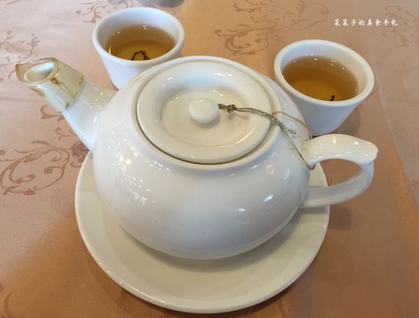 濃園滿漢餐廳：[台南東區]濃園滿漢餐廳|喜宴、家族聚餐、尾牙台菜餐廳|過年圓桌圍爐的餐廳好選擇|介紹主廚新菜囉!