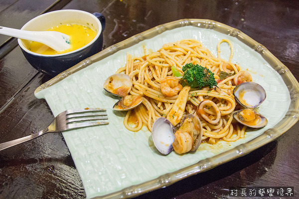 樓梯腳：【食記】｛高雄。鼓山區｝隱身在巷弄的特色老宅餐廳樓梯腳