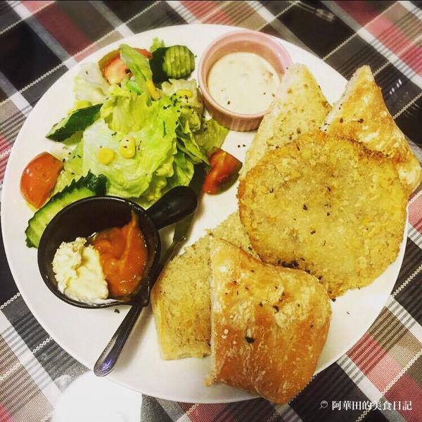 肚臍簡餐咖啡店(原:咖啡家):【苗栗竹南】肚臍簡餐咖啡店充滿著文青氣息,餐點選擇多、CP值高、再訪意願高~