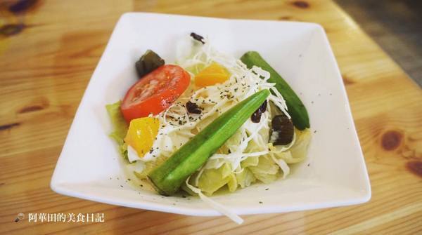 肚臍簡餐咖啡店(原:咖啡家):【苗栗竹南】肚臍簡餐咖啡店充滿著文青氣息,餐點選擇多、CP值高、再訪意願高~