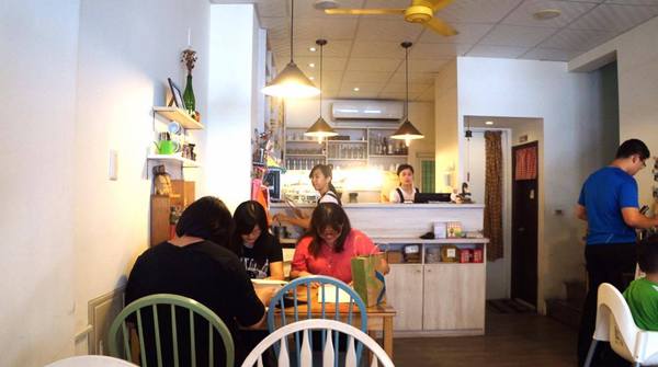 肚臍簡餐咖啡店(原:咖啡家):【苗栗竹南】肚臍簡餐咖啡店充滿著文青氣息,餐點選擇多、CP值高、再訪意願高~