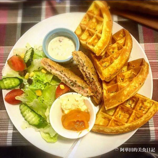 肚臍簡餐咖啡店(原:咖啡家):【苗栗竹南】肚臍簡餐咖啡店充滿著文青氣息,餐點選擇多、CP值高、再訪意願高~