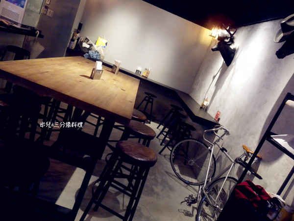 TAKE OUT burger & cafe：[台北。大安區]TAKE OUT burger & cafe 漢堡 啤酒  享樂微醺之夜