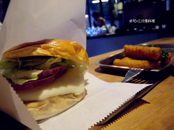 TAKE OUT burger & cafe：[台北。大安區]TAKE OUT burger & cafe 漢堡 啤酒  享樂微醺之夜