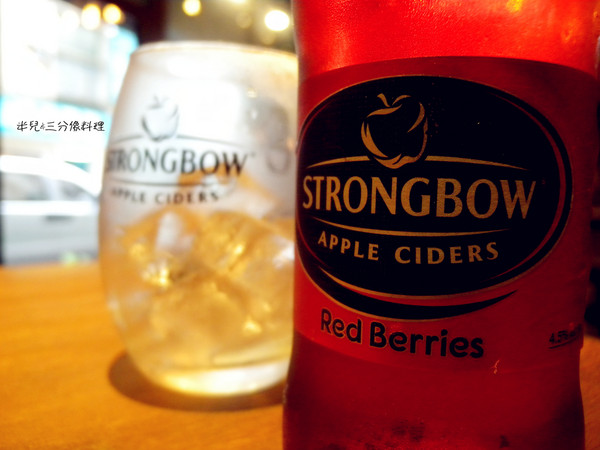 TAKE OUT burger & cafe：[台北。大安區]TAKE OUT burger & cafe 漢堡 啤酒  享樂微醺之夜