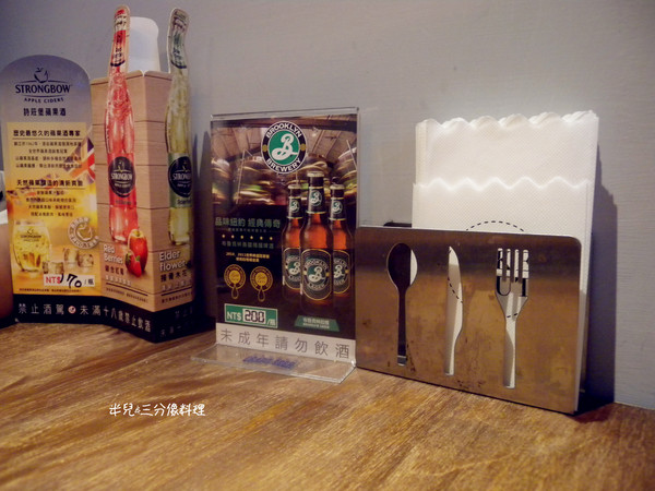 TAKE OUT burger & cafe：[台北。大安區]TAKE OUT burger & cafe 漢堡 啤酒  享樂微醺之夜