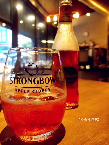 TAKE OUT burger & cafe：[台北。大安區]TAKE OUT burger & cafe 漢堡 啤酒  享樂微醺之夜