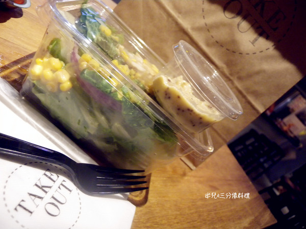 TAKE OUT burger & cafe：[台北。大安區]TAKE OUT burger & cafe 漢堡 啤酒  享樂微醺之夜