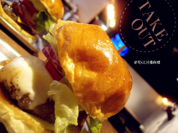 TAKE OUT burger & cafe：[台北。大安區]TAKE OUT burger & cafe 漢堡 啤酒  享樂微醺之夜