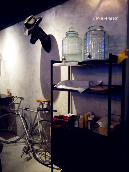 TAKE OUT burger & cafe：[台北。大安區]TAKE OUT burger & cafe 漢堡 啤酒  享樂微醺之夜