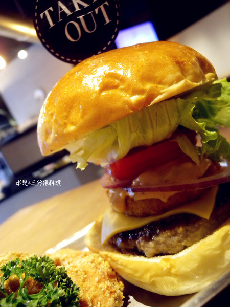 TAKE OUT burger & cafe：[台北。大安區]TAKE OUT burger & cafe 漢堡 啤酒  享樂微醺之夜