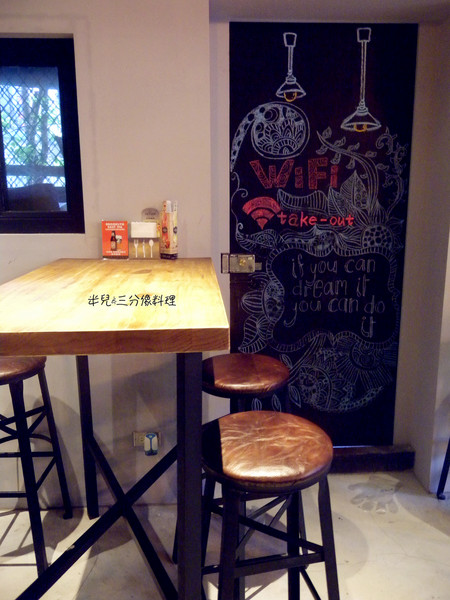 TAKE OUT burger & cafe：[台北。大安區]TAKE OUT burger & cafe 漢堡 啤酒  享樂微醺之夜