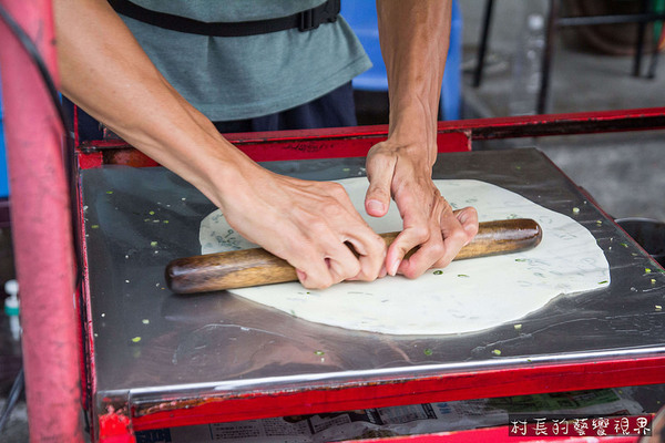 東港蔥油餅:【食記】{屏東。東港鎮}東港在地人都知道的美食,馬祖蔥油餅酥薄脆