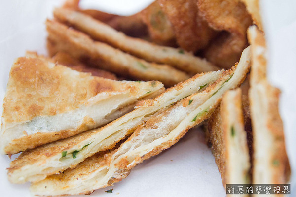 東港蔥油餅:【食記】{屏東。東港鎮}東港在地人都知道的美食,馬祖蔥油餅酥薄脆