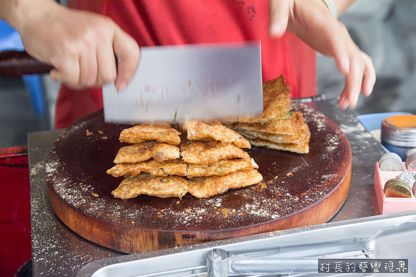 東港蔥油餅:【食記】{屏東。東港鎮}東港在地人都知道的美食,馬祖蔥油餅酥薄脆
