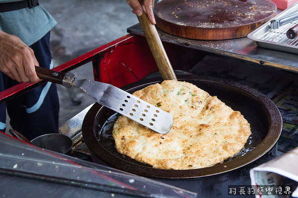 東港蔥油餅:【食記】{屏東。東港鎮}東港在地人都知道的美食,馬祖蔥油餅酥薄脆