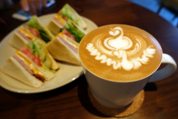 小米酒咖啡館:(胖樺食記)寧靜愜意「小米酒咖啡館」,慵懶發呆好地方/不加一成服務費/永康街/捷運東門站/內含菜單/文青