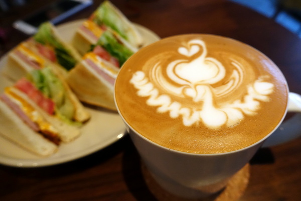 小米酒咖啡館:(胖樺食記)寧靜愜意「小米酒咖啡館」,慵懶發呆好地方/不加一成服務費/永康街/捷運東門站/內含菜單/文青