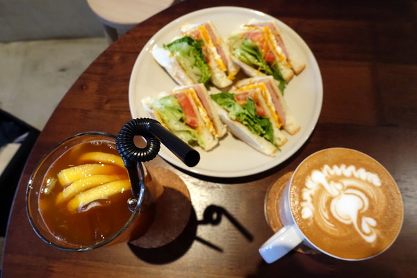 小米酒咖啡館:(胖樺食記)寧靜愜意「小米酒咖啡館」,慵懶發呆好地方/不加一成服務費/永康街/捷運東門站/內含菜單/文青