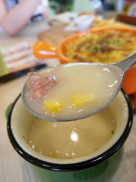 夏帕焗烤專賣(台南夢時代店)：【台南】夏帕焗烤專賣 (夢時代店) ──BABY蜜糖土司／平價焗烤／推辣肉醬起司脆餅