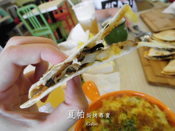 夏帕焗烤專賣(台南夢時代店)：【台南】夏帕焗烤專賣 (夢時代店) ──BABY蜜糖土司／平價焗烤／推辣肉醬起司脆餅