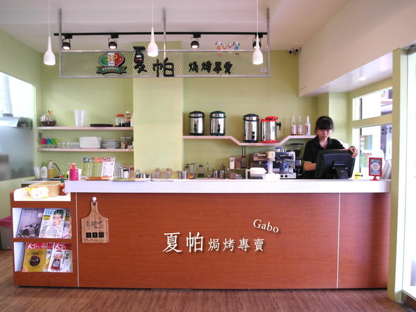 夏帕焗烤專賣(台南夢時代店)：【台南】夏帕焗烤專賣 (夢時代店) ──BABY蜜糖土司／平價焗烤／推辣肉醬起司脆餅