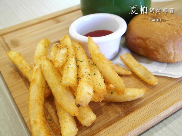 夏帕焗烤專賣(台南夢時代店)：【台南】夏帕焗烤專賣 (夢時代店) ──BABY蜜糖土司／平價焗烤／推辣肉醬起司脆餅