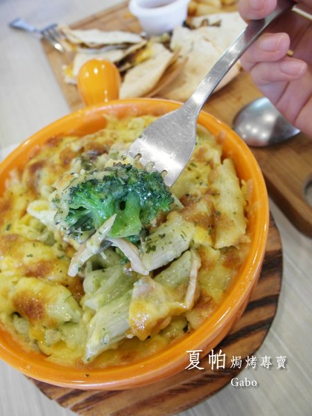 夏帕焗烤專賣(台南夢時代店)：【台南】夏帕焗烤專賣 (夢時代店) ──BABY蜜糖土司／平價焗烤／推辣肉醬起司脆餅