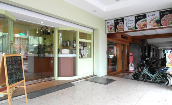 夏帕焗烤專賣(台南夢時代店)：【台南】夏帕焗烤專賣 (夢時代店) ──BABY蜜糖土司／平價焗烤／推辣肉醬起司脆餅