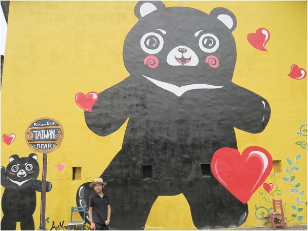 南投竹山彩繪牆：[閃點]南投 竹山 「熊」幸福彩繪牆~台灣最大&閃的彩繪牆
