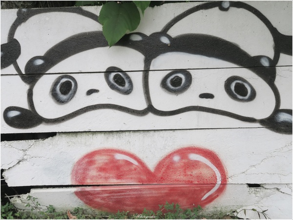 南投竹山彩繪牆：[閃點]南投 竹山 「熊」幸福彩繪牆~台灣最大&閃的彩繪牆