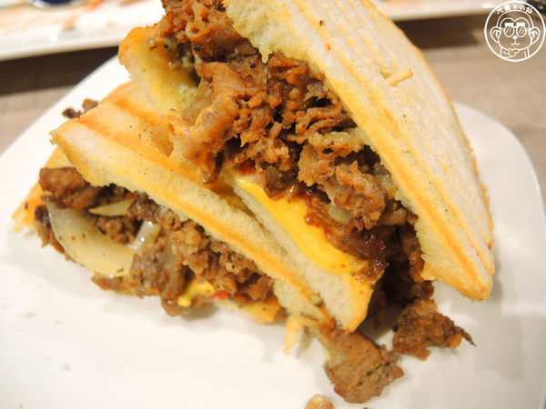 豐滿咖啡早午餐:呷飽祙【新北新莊・豐滿咖啡早午餐(新莊店)】澎派早餐又一發