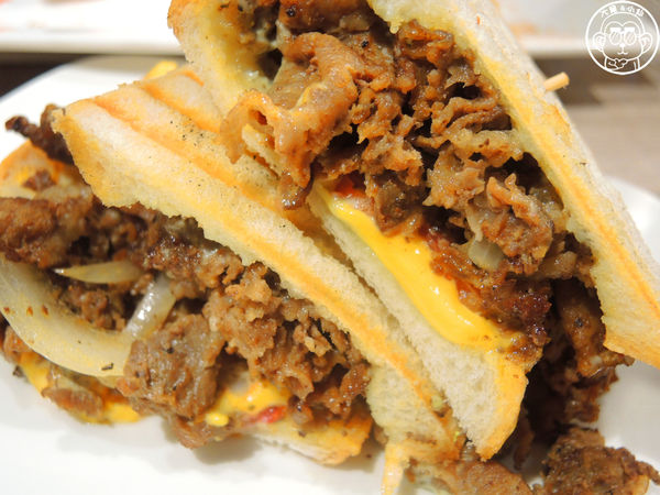 豐滿咖啡早午餐:呷飽祙【新北新莊・豐滿咖啡早午餐(新莊店)】澎派早餐又一發