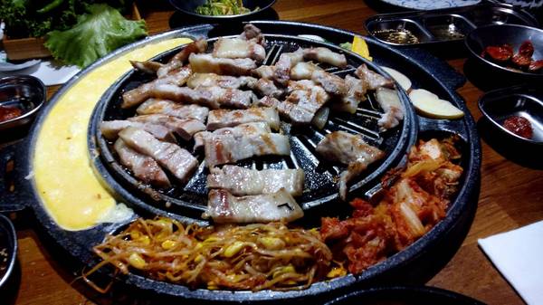 滋滋咕嚕 쩝쩝꿀꺽 韓式烤肉專門店:【台北大安.燒肉 】滋滋咕嚕韓式烤肉專門店 ☆ 必點護心肉豬肉拼盤