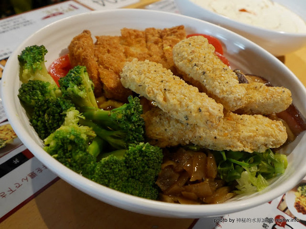 野島家麵屋(河南店):【食記】台中ラ一メン野島家麵屋河南店@西屯逢甲夜市 : 率性新吃法!奶蓋咖哩麵.客製化丼飯等你來嘗鮮~招牌美味一次滿足