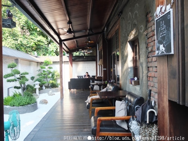 露琦和洋餐廳:【美食特搜。屏東市】露琦和洋餐廳。龍貓出沒小秘境 巷弄裡的日式木造童趣餐廳