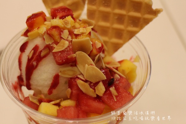 紐芝蘭樂活冰淇淋New Zealand Natural(台北忠孝SOGO店):忠孝復興捷運美食/紐芝蘭樂活冰淇淋『New Zealand Natural』低脂的喔