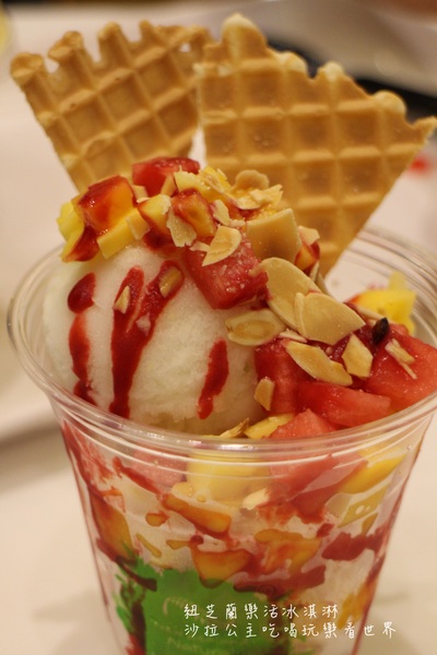 紐芝蘭樂活冰淇淋New Zealand Natural(台北忠孝SOGO店):忠孝復興捷運美食/紐芝蘭樂活冰淇淋『New Zealand Natural』低脂的喔